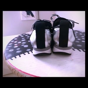 Steve Madden sneaker city slickers